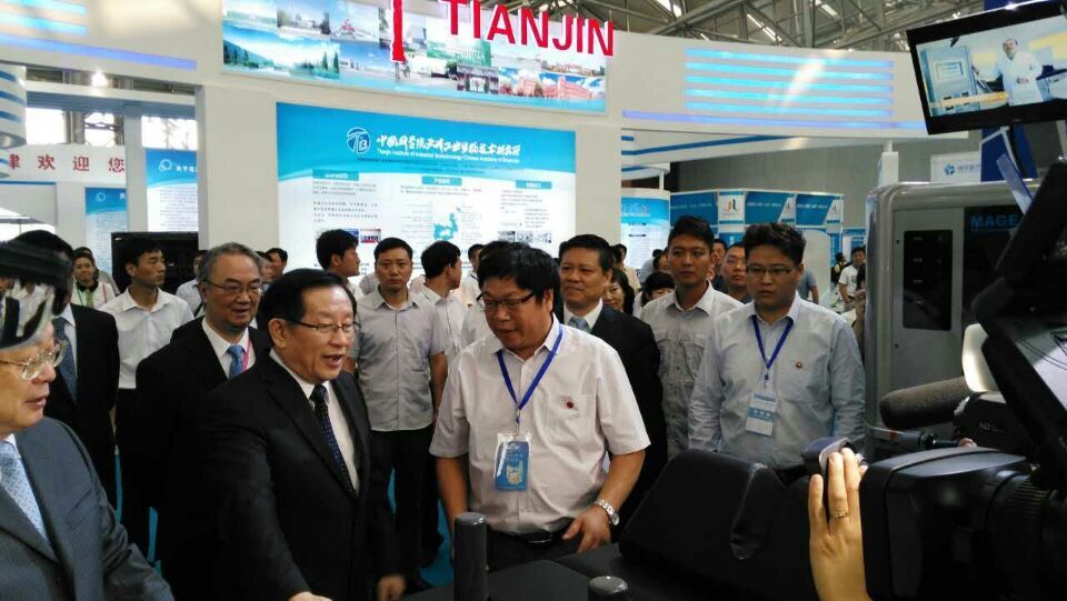 科學(xué)技術(shù)部部長(zhǎng)萬(wàn)剛參觀外星艙 科學(xué)技術(shù)部部長(zhǎng)萬(wàn)剛參觀外星艙