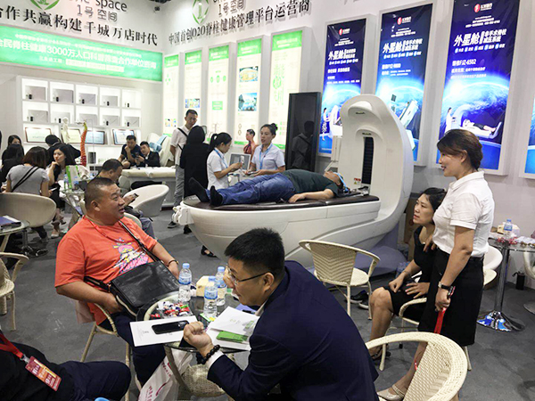 飛龍醫(yī)療外星艙亮相第50屆中國（廣州）美博會